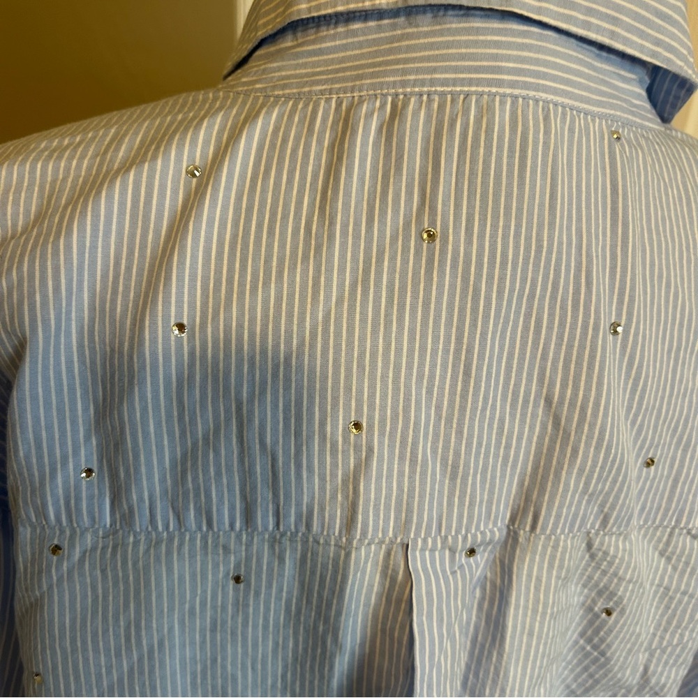 Maeve Anthropologie cropped Light Blue Button-Up Shirt with Embellishments - Picture 7 of 8